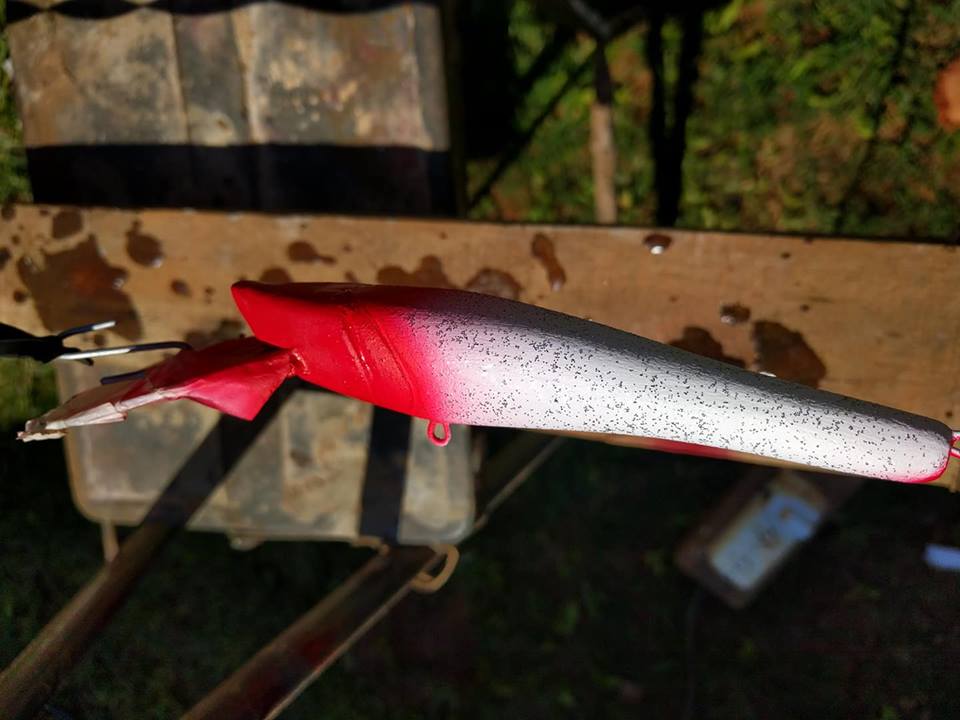 高手果然在民间，牛人不舍得买路亚鱼饵竟自己做，这手艺绝了