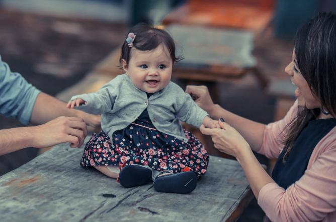 0-12个月宝宝发育图文详解,1-12个月的宝宝发育过程