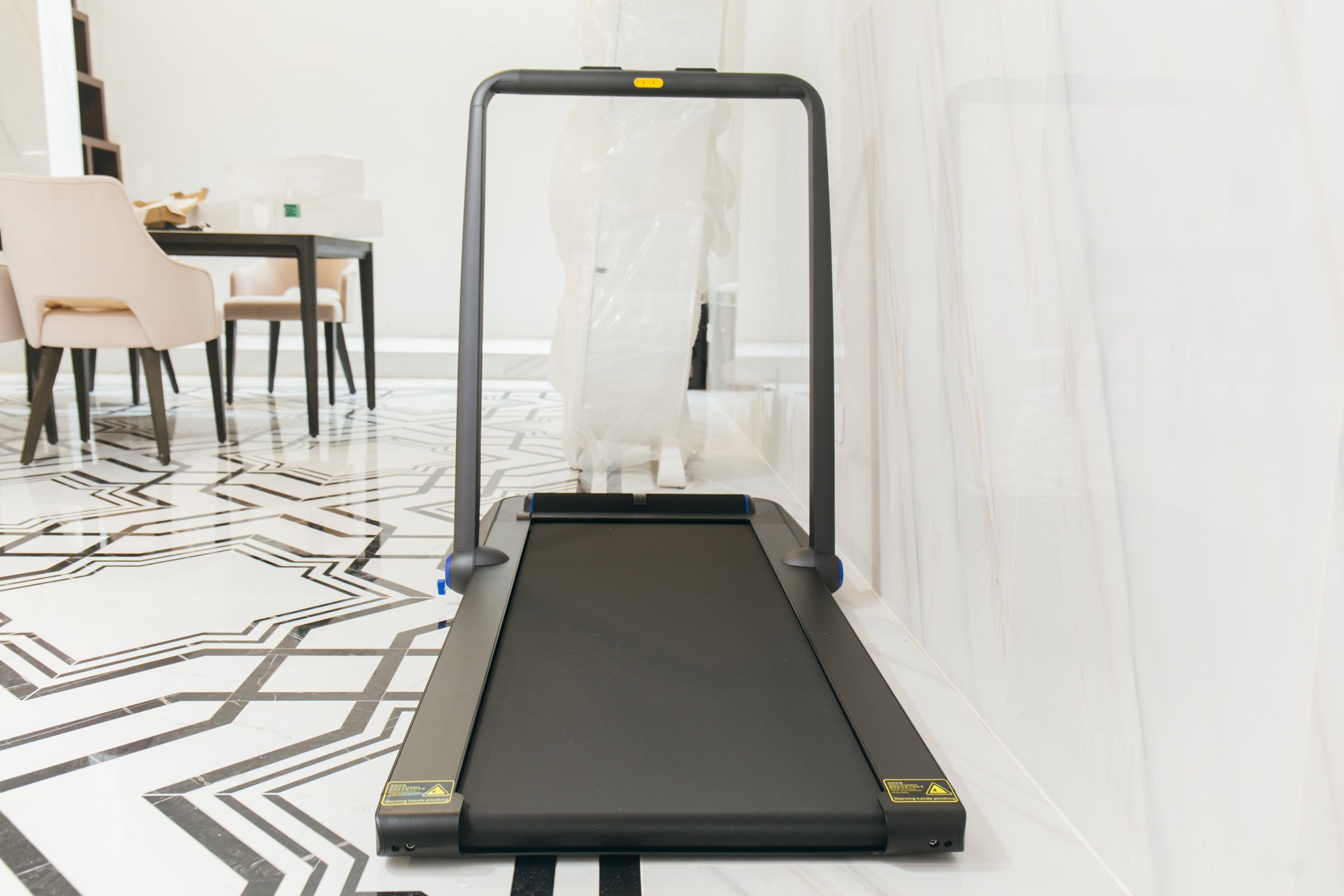 灏忛噾鏅鸿兘鎶樺彔璺戞鏈簁12pro,濂崇敓蹇箰鍚戝墠鍐茶窇姝ユ満