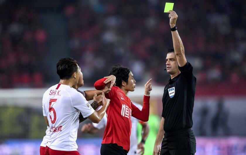 中超最新积分榜恒大,中超榜首之争恒大对上港