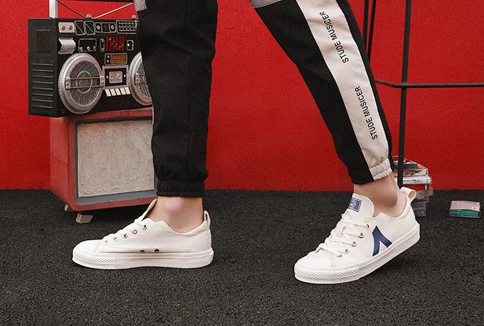 国产小白鞋设计感,设计感潮流小白鞋