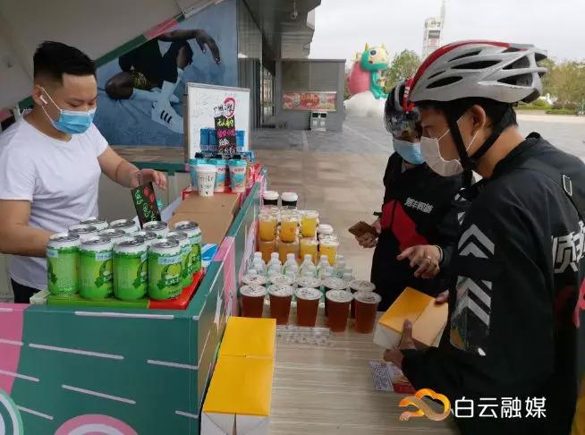 爱心送餐队情暖老人心,爱心送餐温暖防疫一线