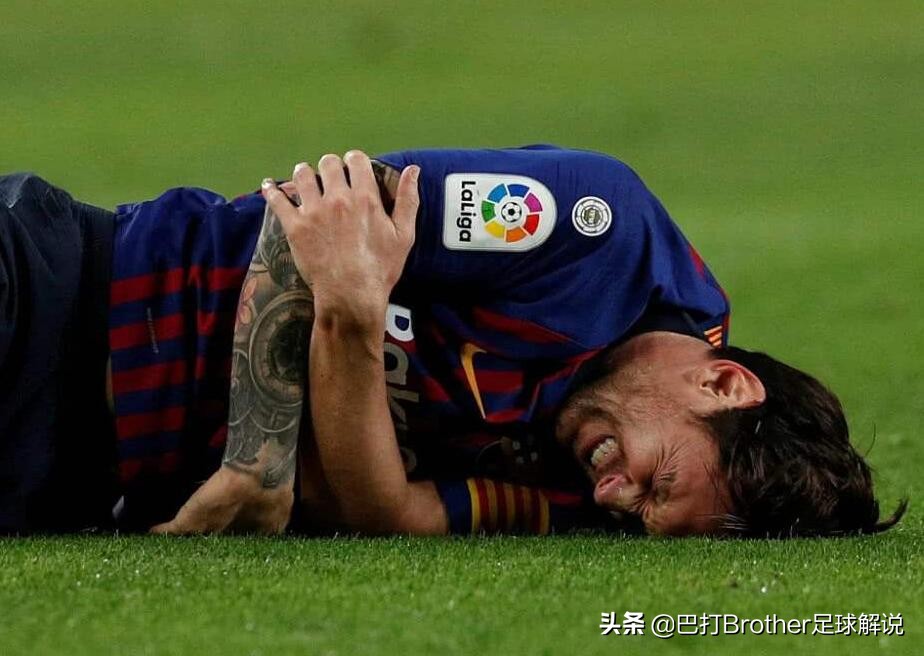 梅西被抱摔,球王梅西回归首场比赛破门