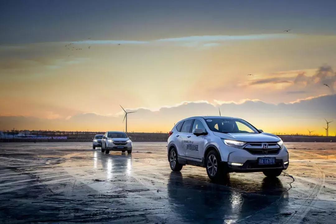 东风本田冰雪远征车队集结松发集团度假宾馆，冰上篝火不夜天！