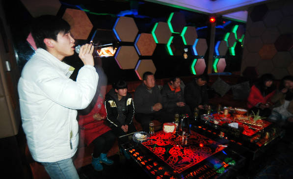 ktv服务员工资,ktv女服务员需要做哪些工作