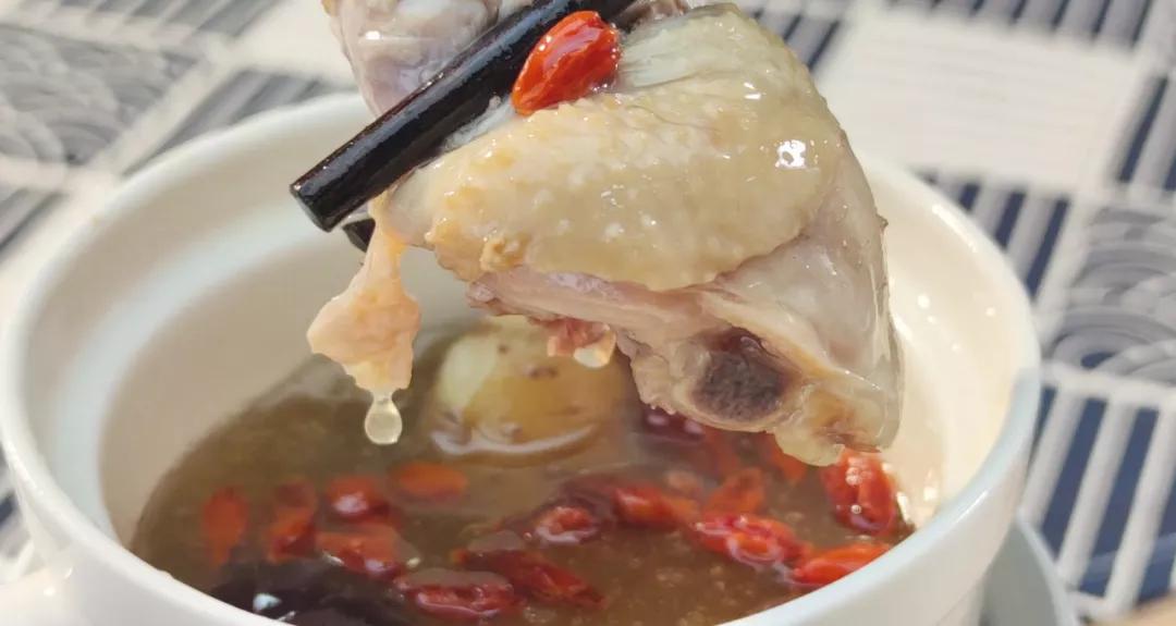 秋天煲鸡汤的最佳搭配,秋天进补的鸡汤