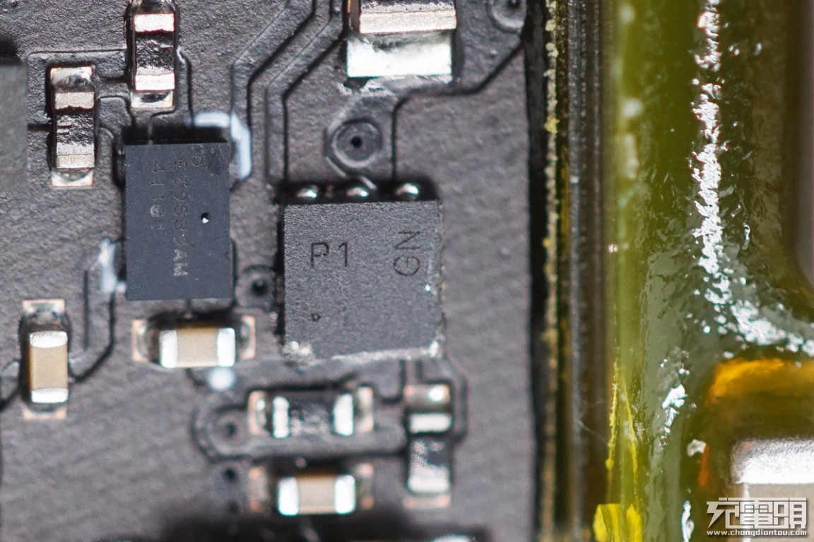 三星25w快充拆解视频,三星25w快充移动电源