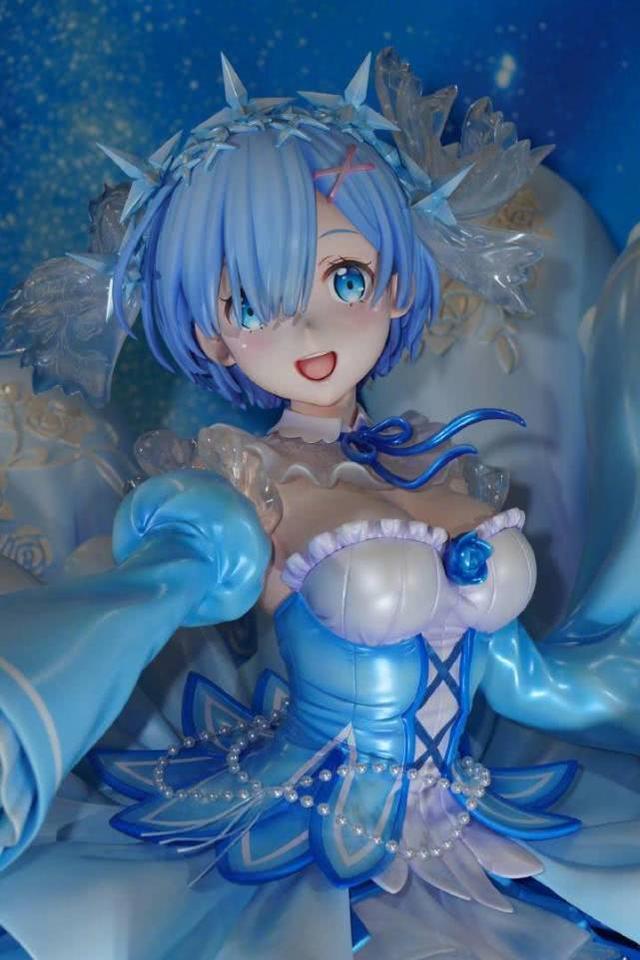 路飞等身手办碎了一地，看着真令人心疼