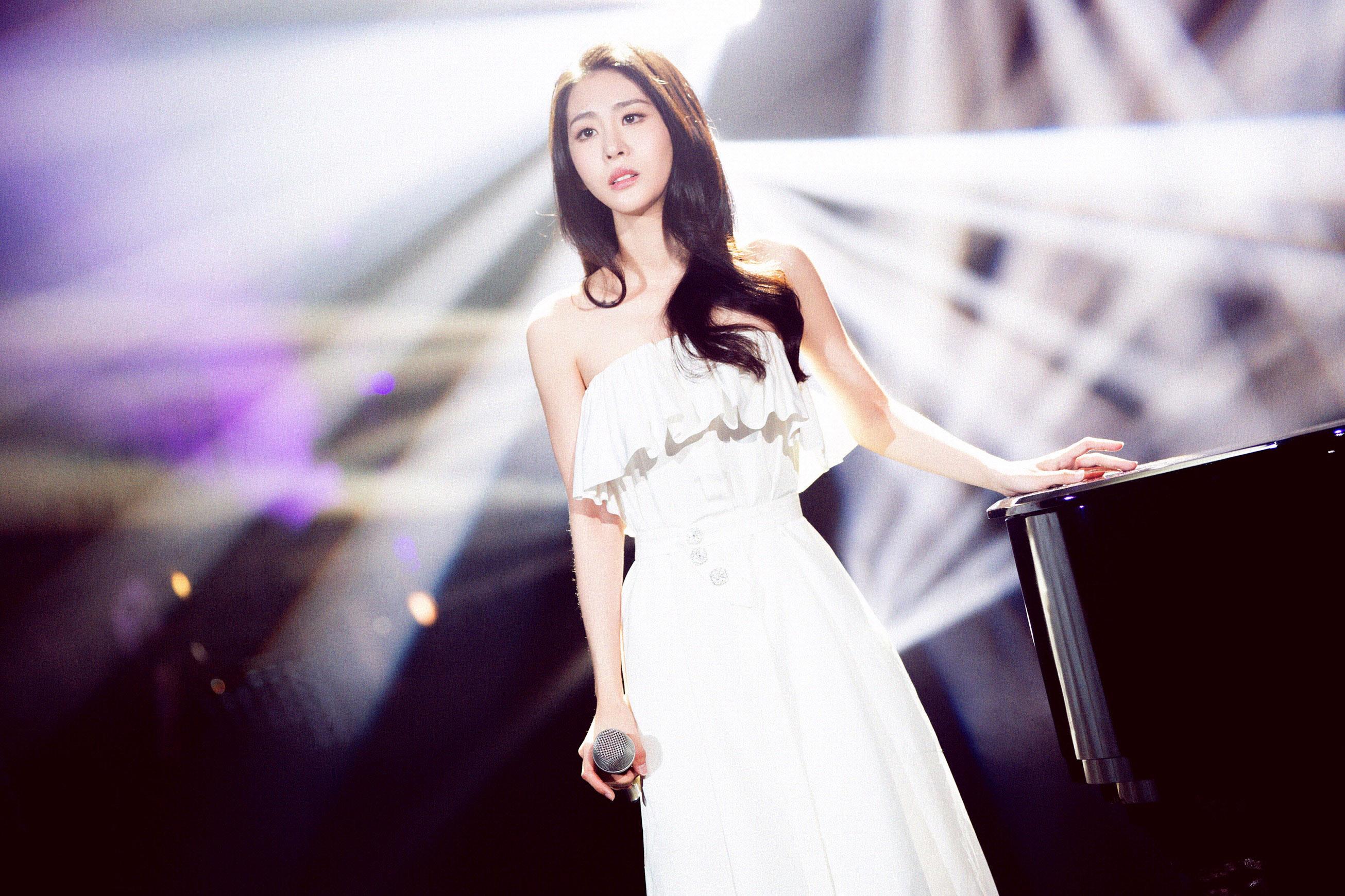 哪吒导演致敬周星驰,周星驰知名导演