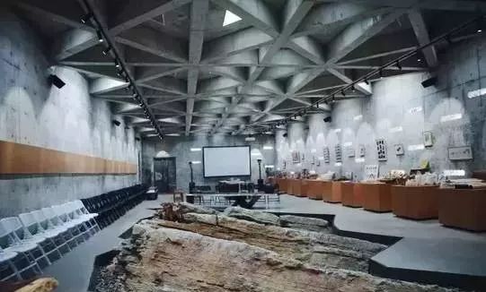 她给破败乡村动了个大手术，2年跨进“后现代”，艺术青年扎堆