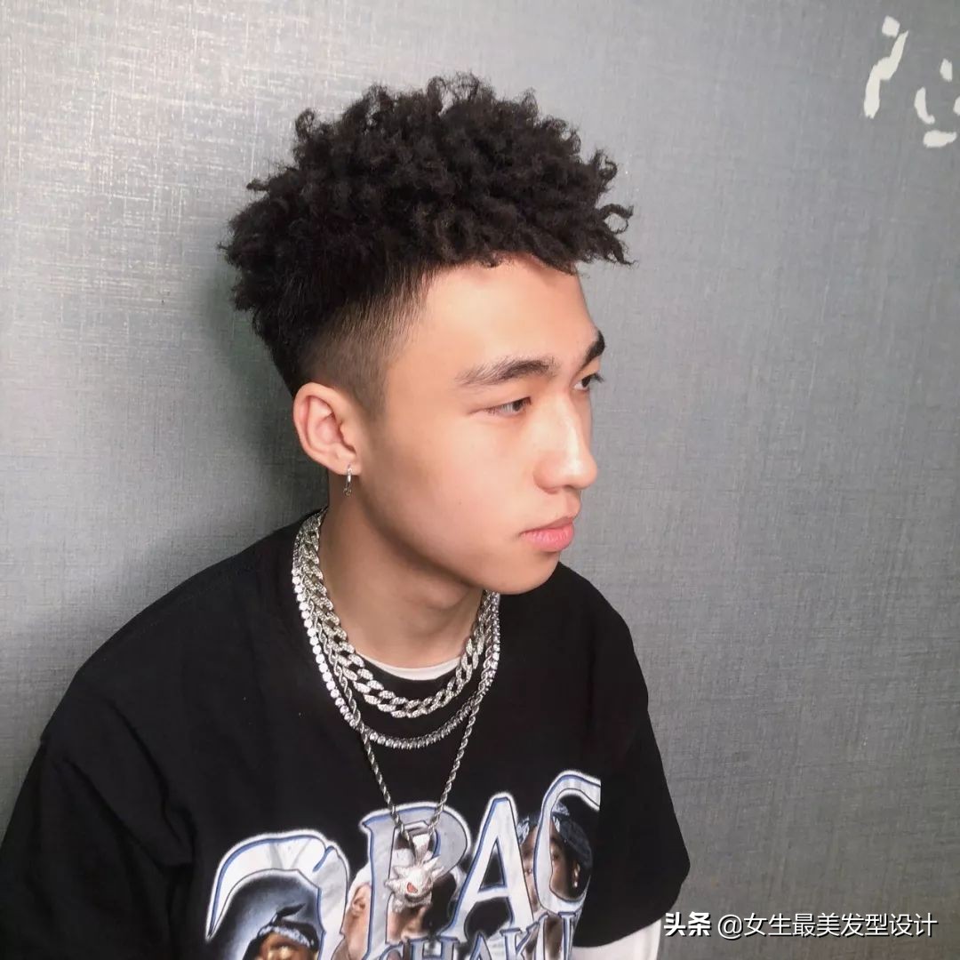 黑皮肤适合的发色卷发,黑皮肤适合烫什么发型好