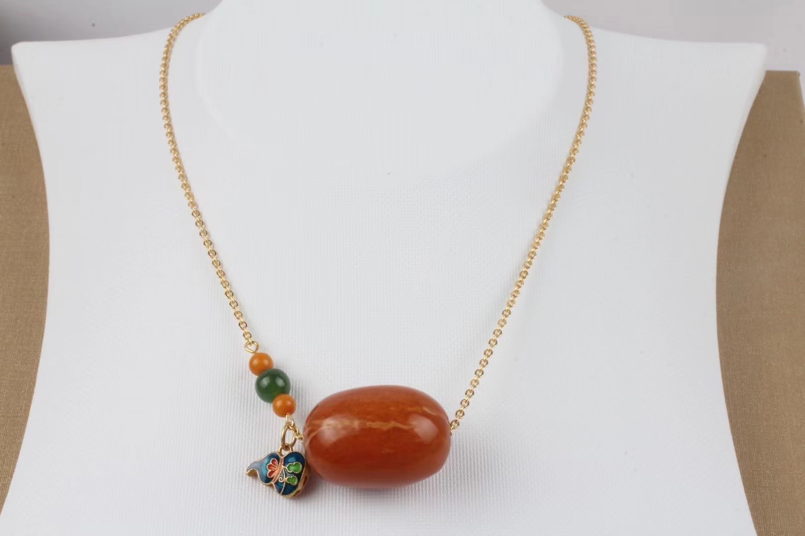 烤色蜜蜡和老蜜蜡有什么区别,烤色蜜蜡和老蜜蜡的鉴别