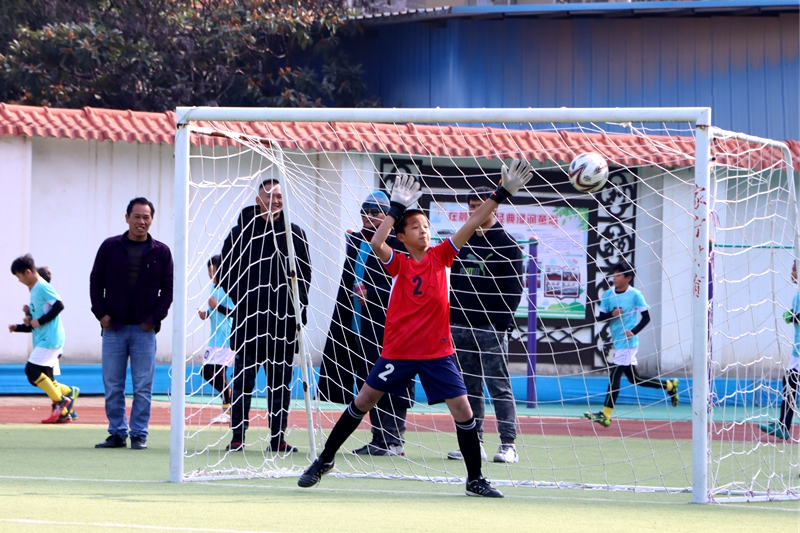 足球少年各显神通,足球少年巅峰对决