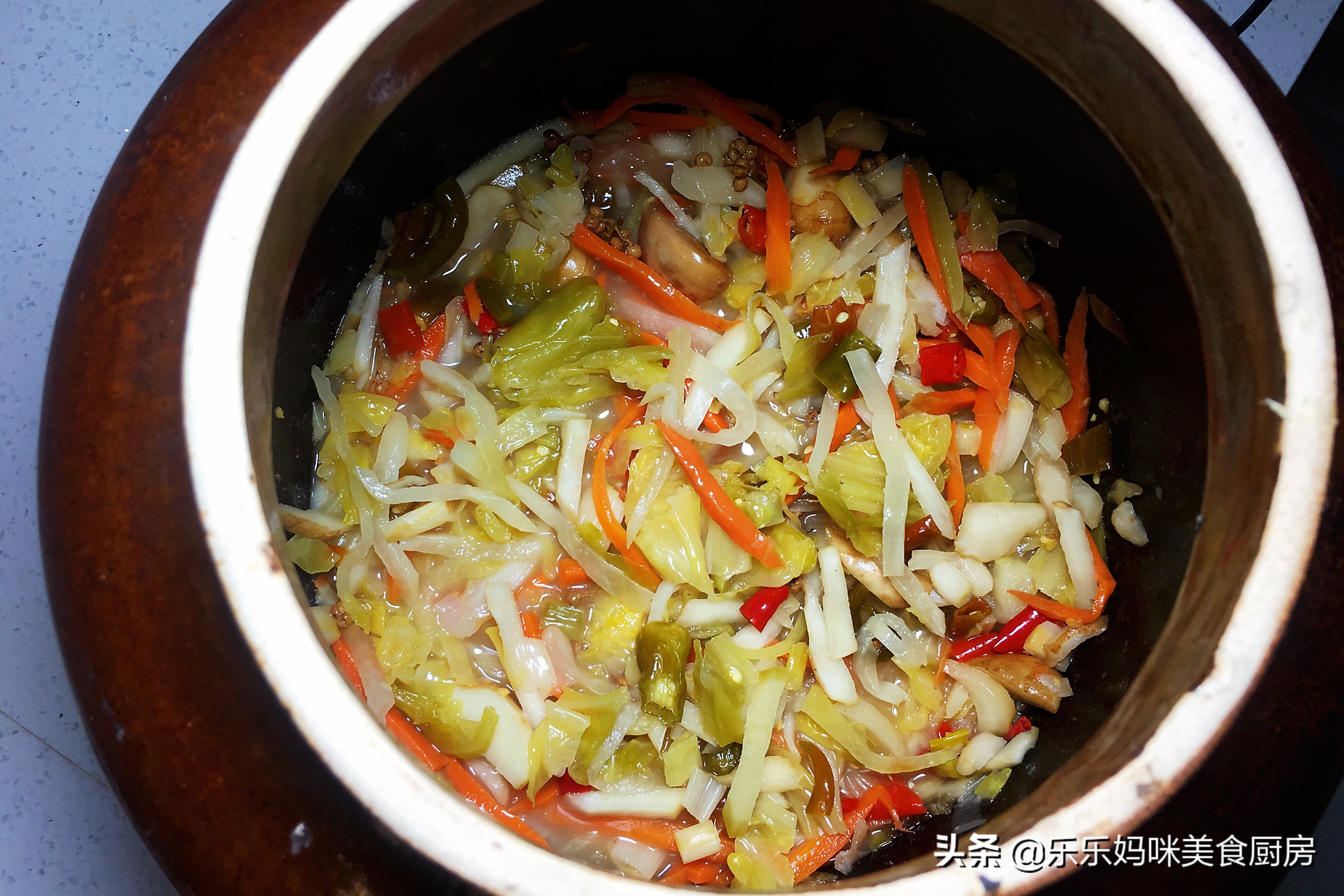 天冷腌的酸菜不酸怎么办,腌酸菜冬天冻了咋办