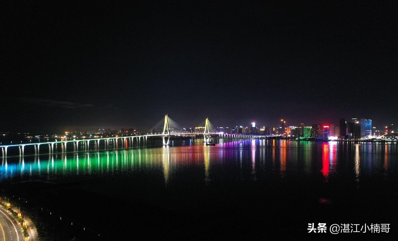 湛江这个海湾，出场自带流量，超有夏威夷feel，每天都有网红打卡