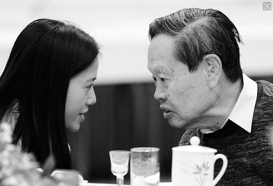 我走过喧闹的街,我走过人来人往的街头完整版