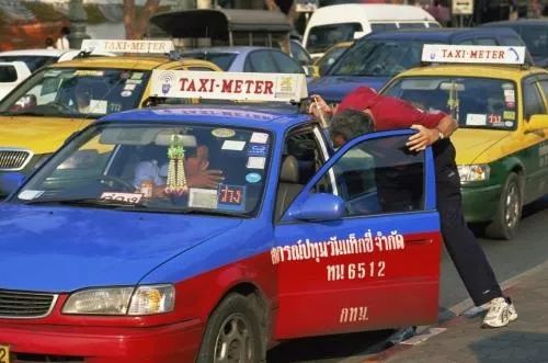 去泰国为什么不能进2楼酒吧,去泰国为什么不能坐摩托车