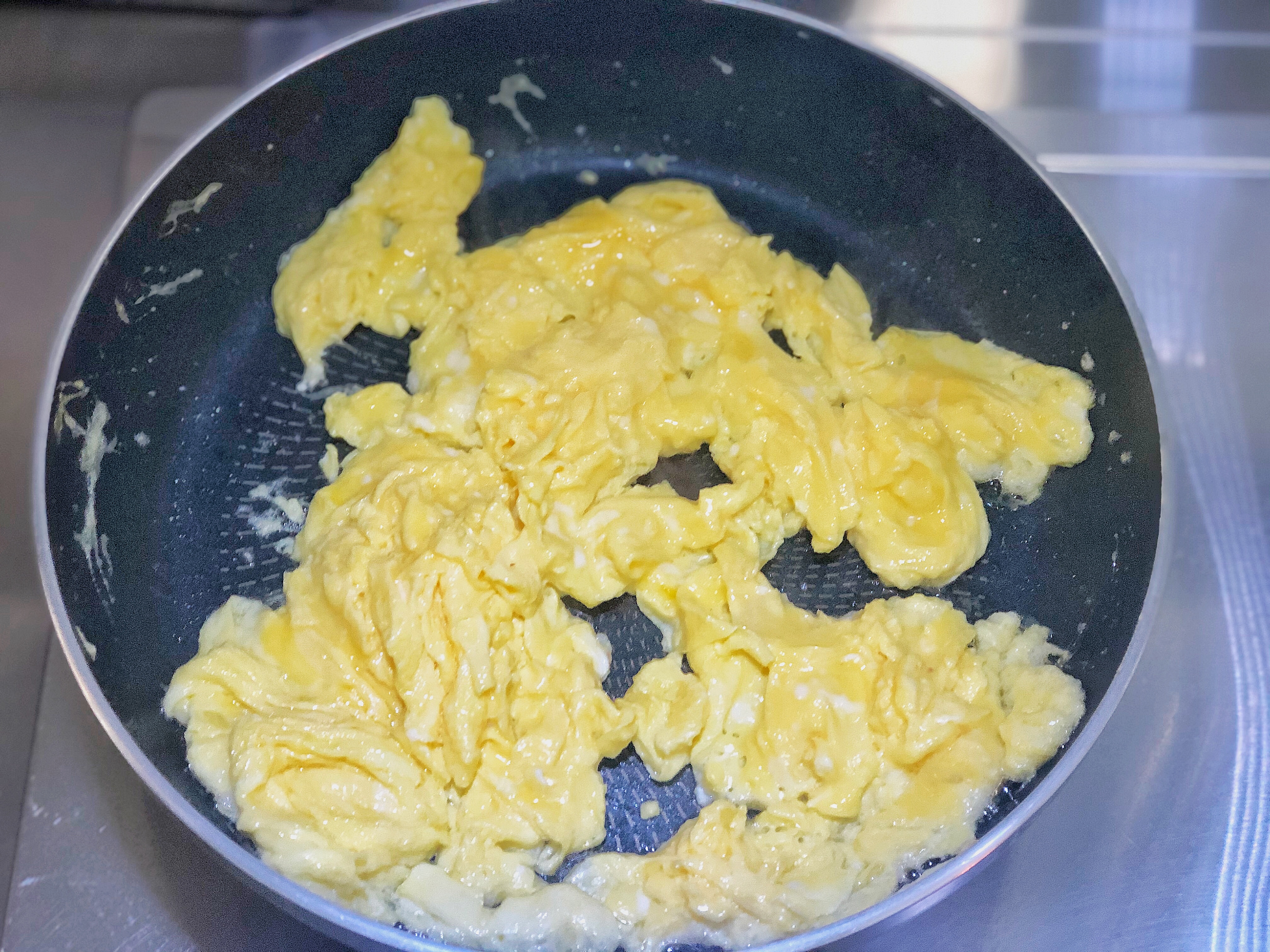 自己在家也能做拉面又细又长，配上西红柿鸡蛋的卤子，味美鲜香