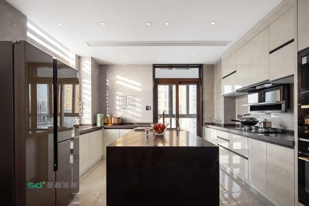 白茶依山傍水,白茶阳光房