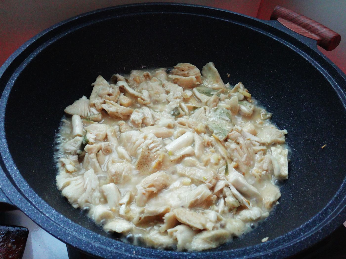 野生菌直接放水里清洗是错误的，教你两招，轻松吃干净美味的菌子