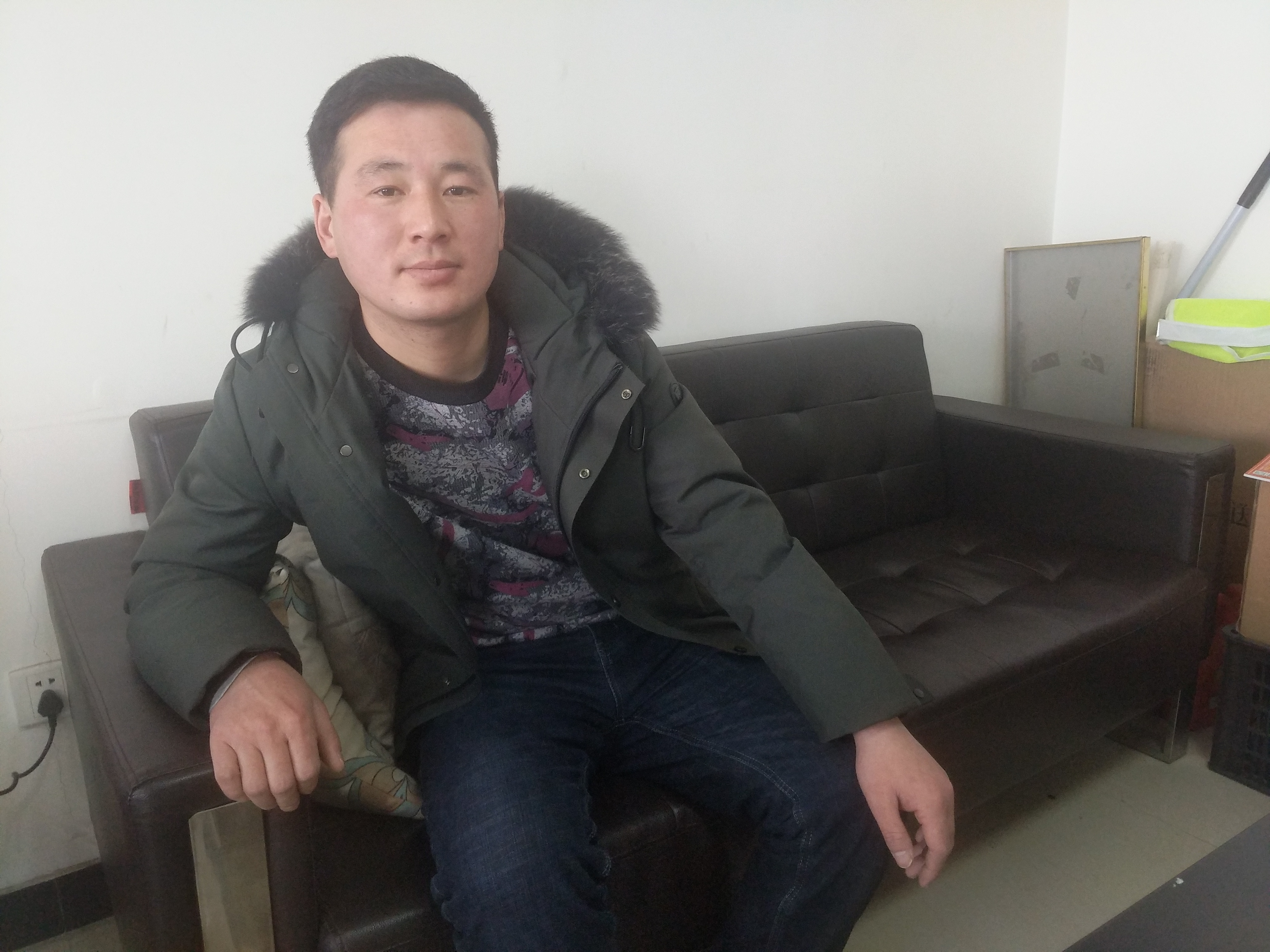 河南夫妻开货车出国送货,河南夫妻开面包车视频