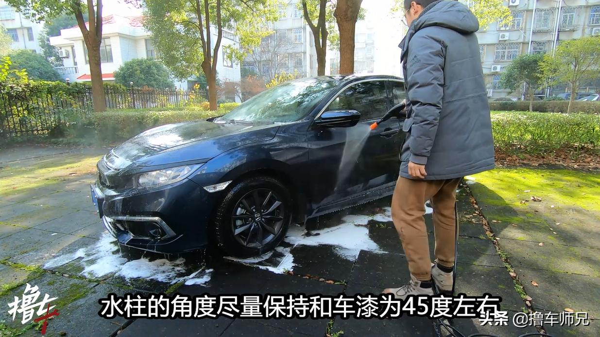 白色车车漆暗沉怎么办,车漆氧化失去光泽用什么洗