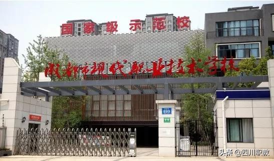 校园最美妆容，我们在成都塔子山附近的学校发现了