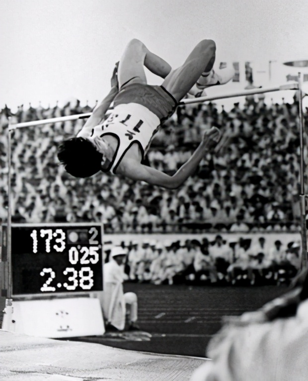 跳高世界纪录还是朱建华保持的吗,跳高运动员朱建华破纪录是哪年