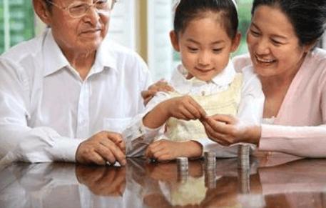 孩子衣来伸手饭来张口视频,如何提高宝宝开口欲望