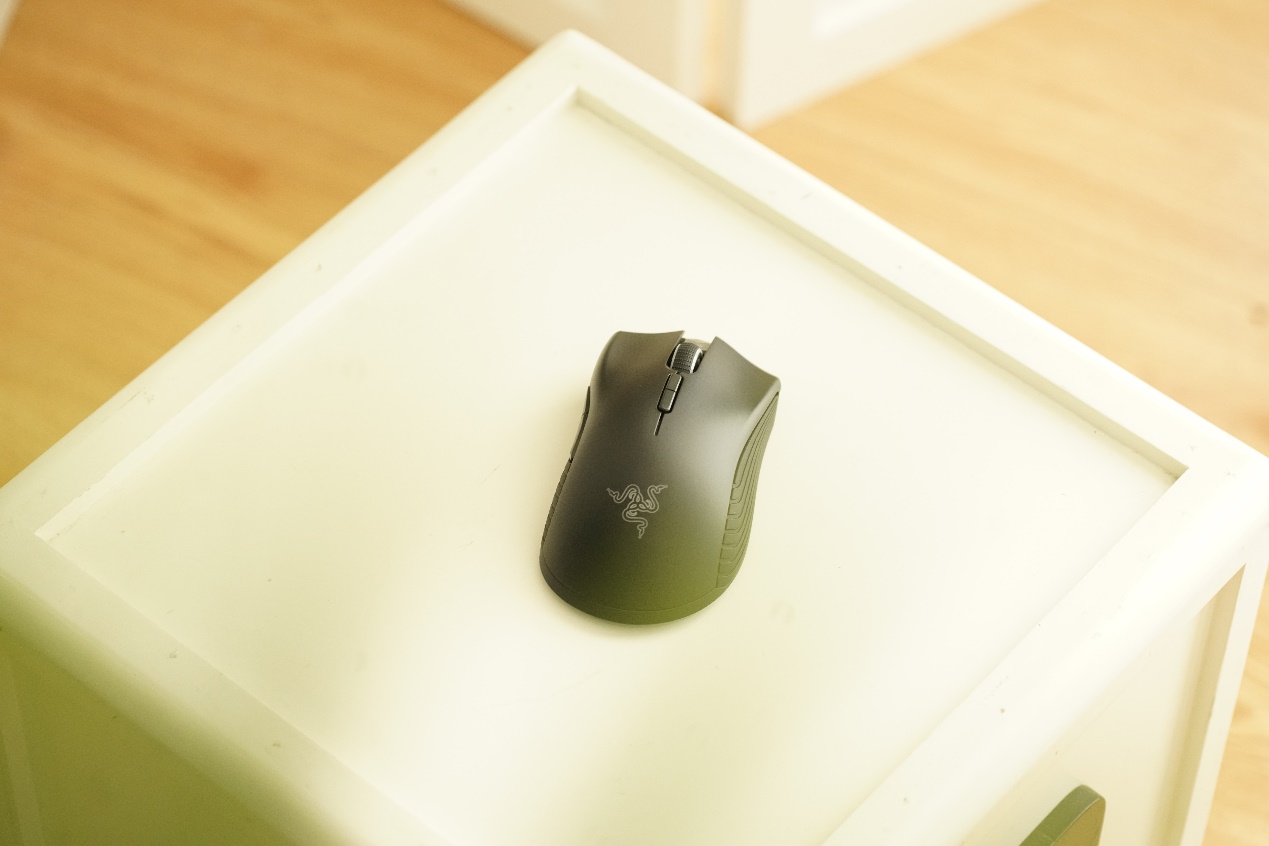 雷蛇曼巴眼镜蛇无线版鼠标开关键,雷蛇曼巴眼镜蛇无线版灯光