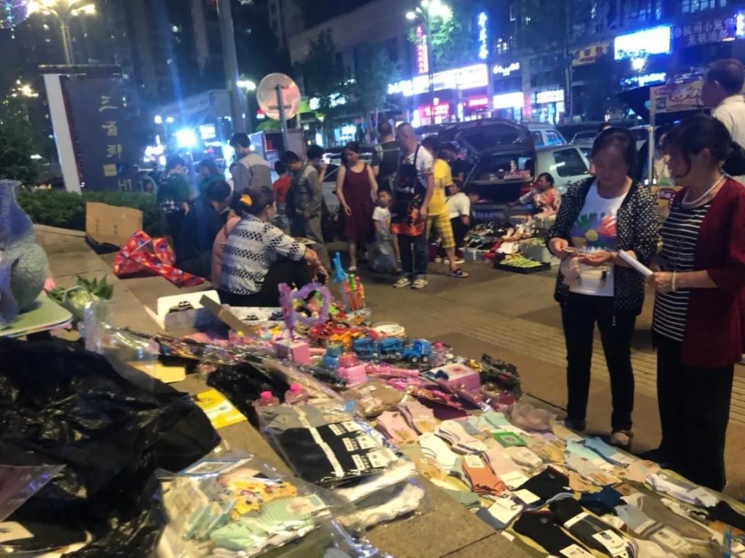 地摊经济催生全民摆摊,地摊经济火了一夜带动10万人就业