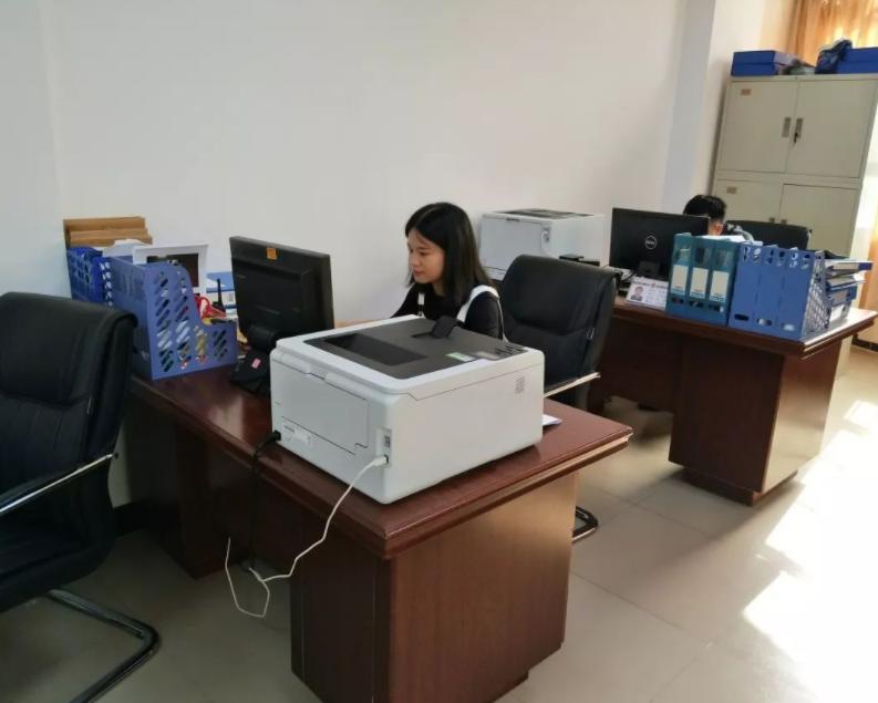 学生刚适应“996”工作制，却又迎来“715”，毕业生叫苦连天