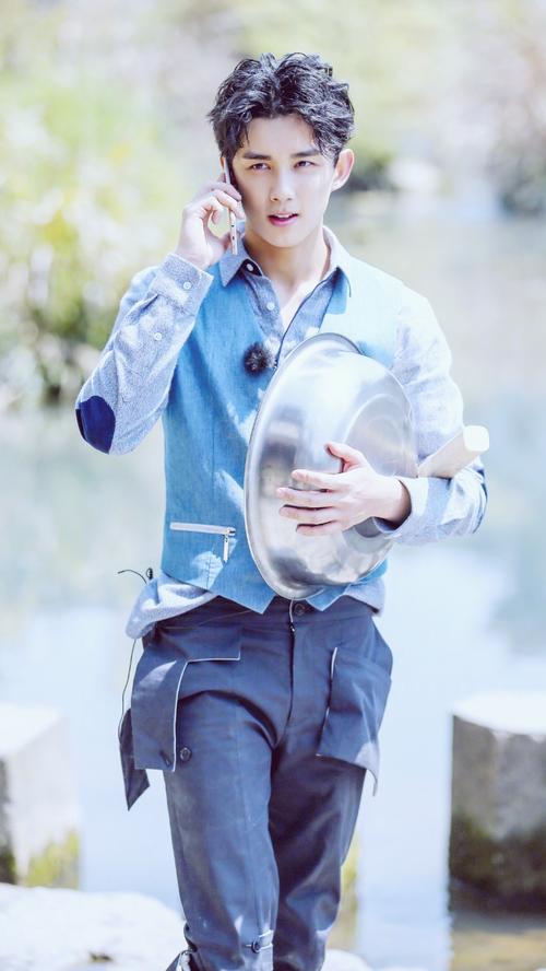 从小哭到大的童星吴磊,吴磊三石弟弟vlog完整版