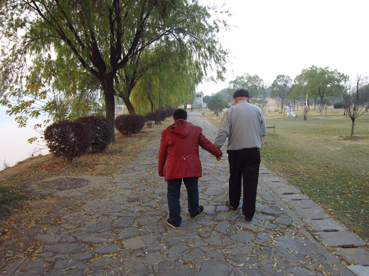 河南农村老伯埋怨自己“话太多，管太宽”害得儿子离了婚，咋回事