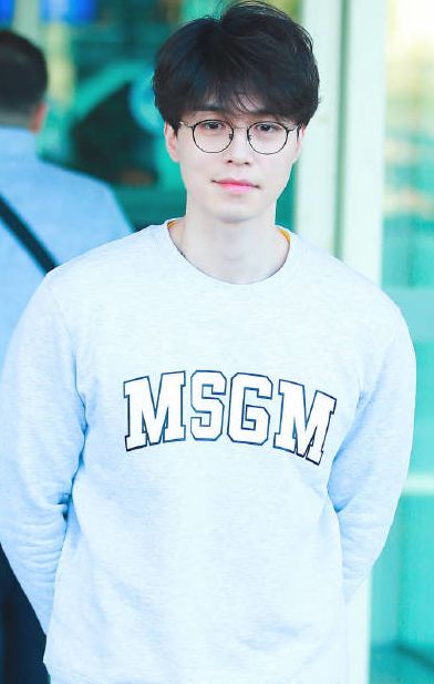 李栋旭穿绿色卫衣,李栋旭不老容颜