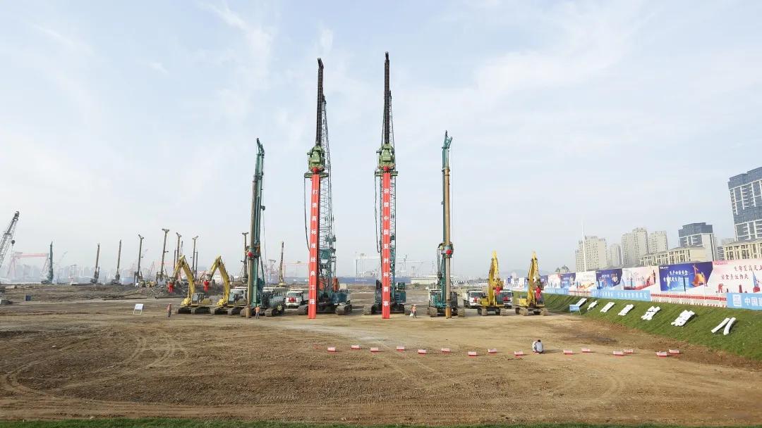 大连梭鱼湾专业足球场膜结构,鸟瞰大连梭鱼湾足球场