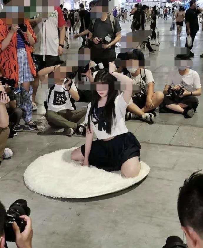 上帝将女演员梦露，放到中年男人面前，是在制造一件人间“杀器”