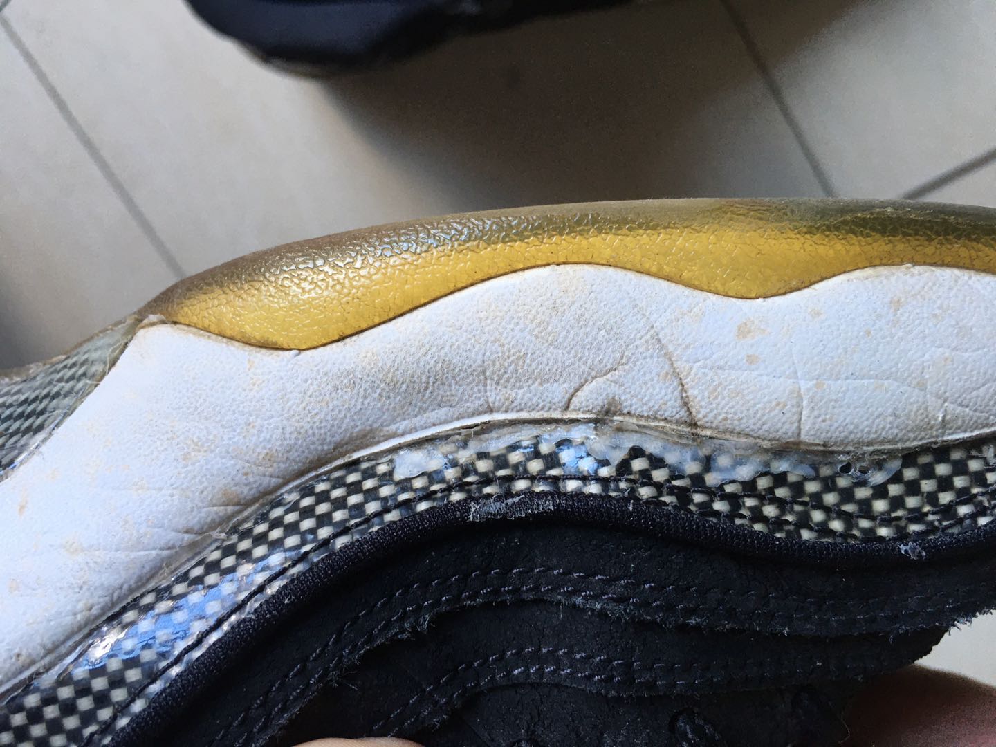 球鞋开胶怎么去溢胶,怎么保存球鞋和鞋盒