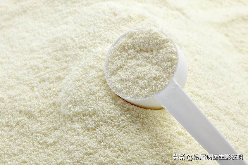 过期的奶粉还在喝？8岁男童被送进医院，银屑病恶化