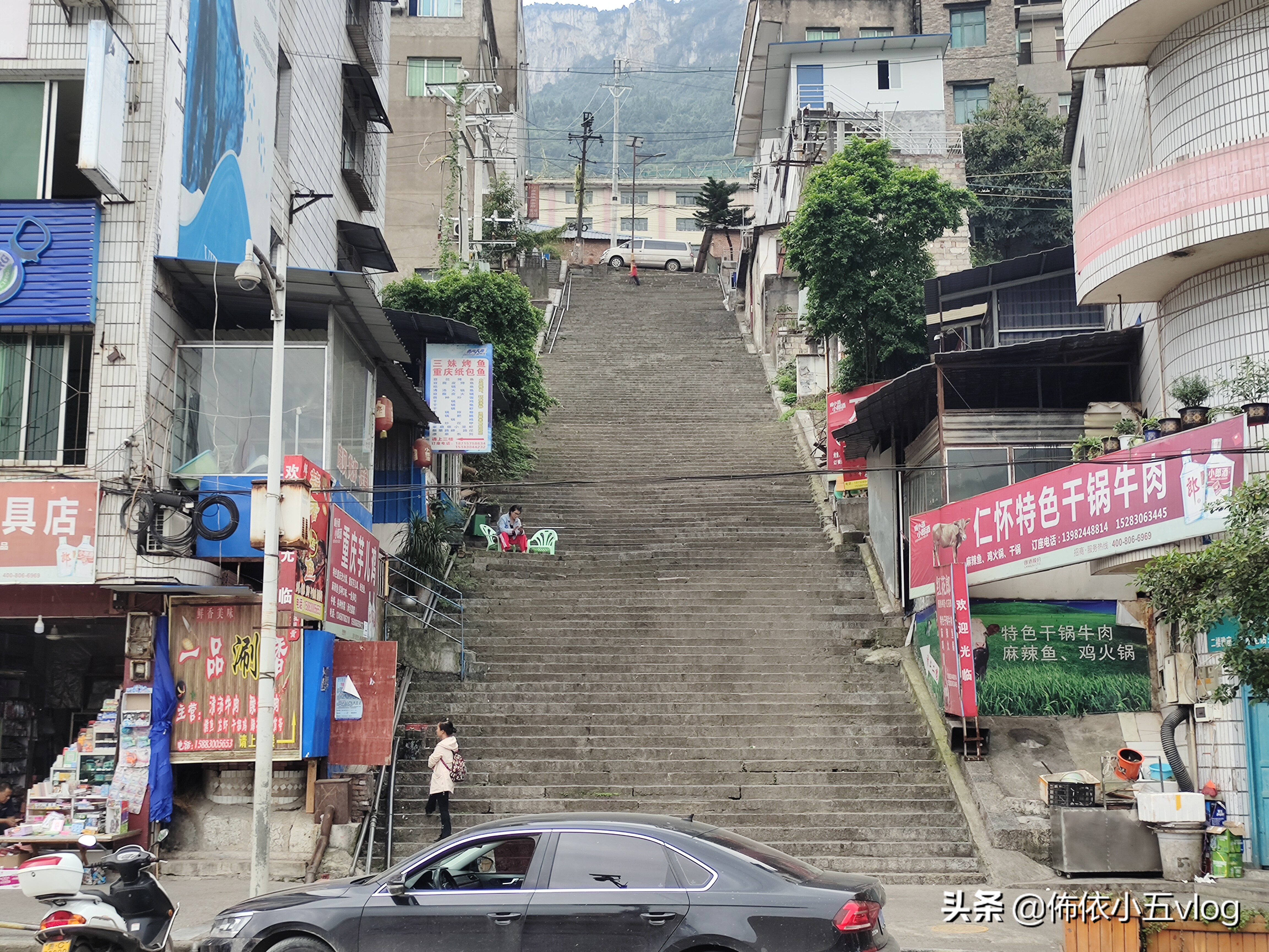 贵州和四川谁才是白酒第一省,贵州和四川隔着一条河名酒