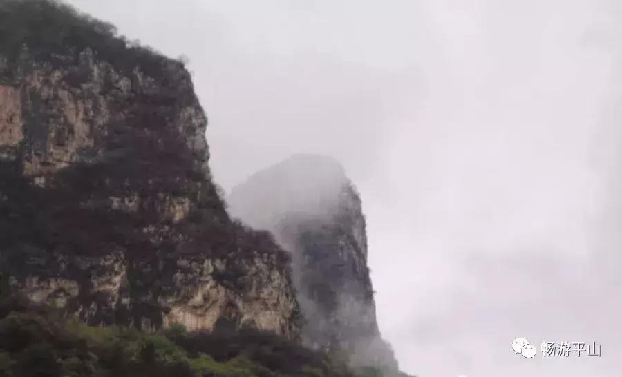 暮春之雨潇潇落，仙山云雾缥缈间~