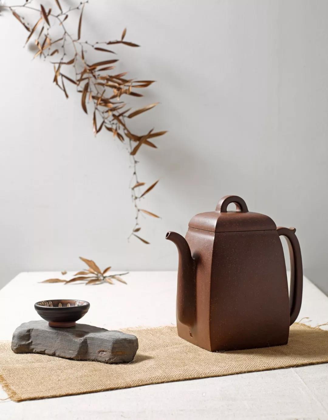 作者名不见经传，8年前，这把壶凭什么卖595万元？