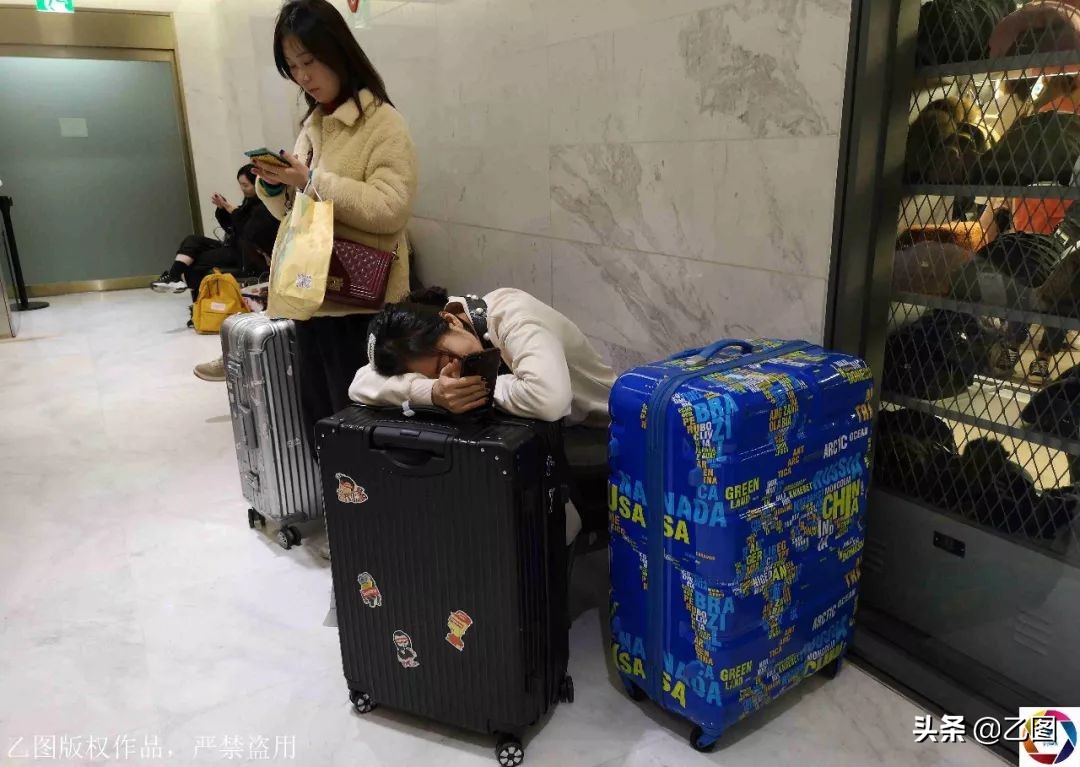 中国游客时隔9月再现韩国免税店,中国游客挤爆韩国免税店