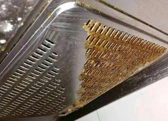 油烟机上的油污用什么洗得更干净,油烟机去油污最好的妙招