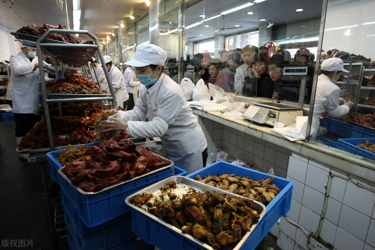 做卤菜一个月卖三万的利润,西安小伙卖卤味一年免费教学徒