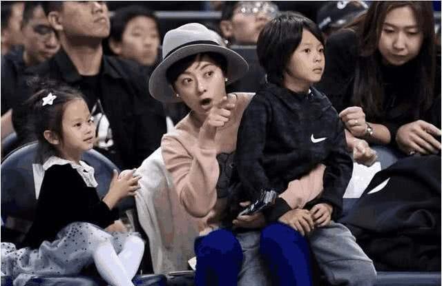 嗯哼空降《妻子3》,掉了一颗门牙还不认字,却会说“我收工了”