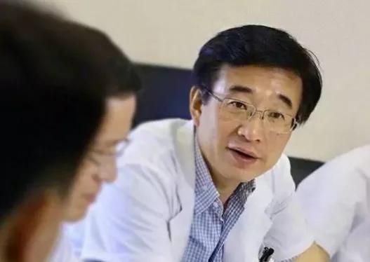 与钟南山齐名，一句话惊醒中国人，这个男人到底有多厉害？