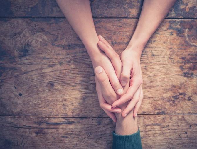 孩子遇到问题逃避该如何解决,孩子胆小粘人怎么教育