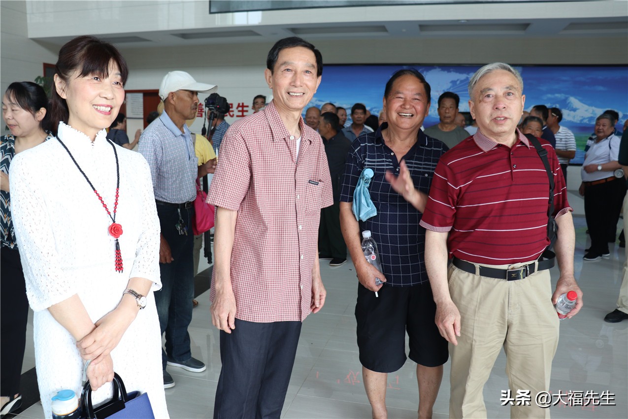 钢铁年代战友重逢,钢铁情怀