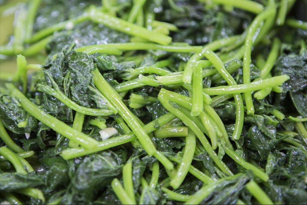 红薯叶焯水后发黑是什么原因,炒红薯叶如何不让变色